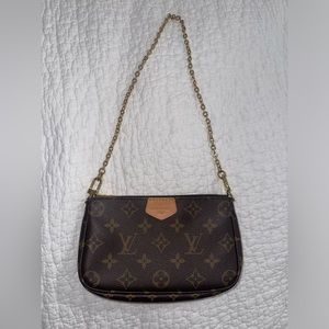 LV mini pochette